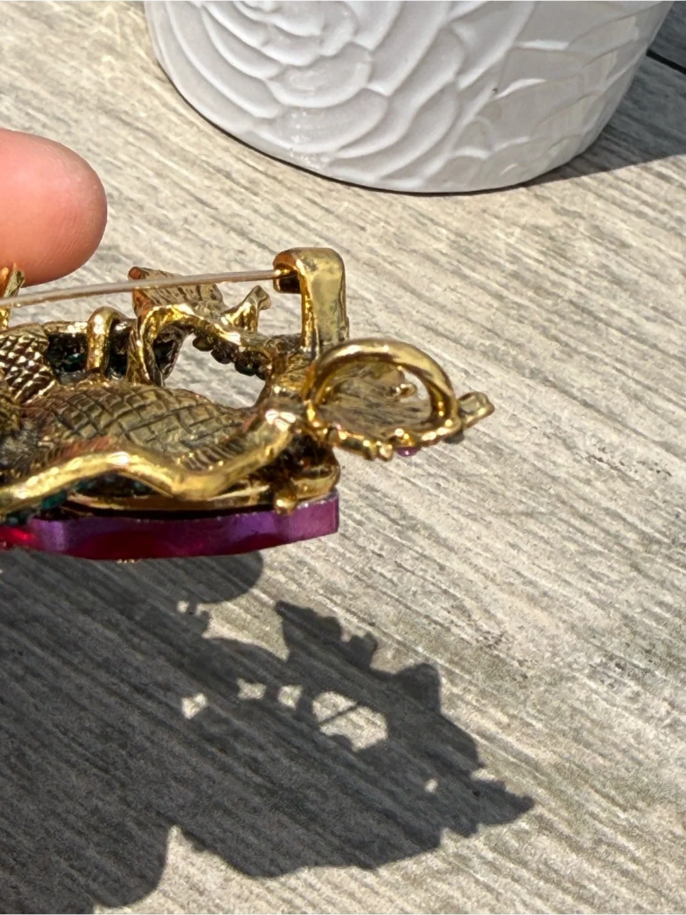 NWT Stunning Large Gold-Tone Rose Brooch w/ Fuchsia Teardrop Teal Crystals - Picture 5 of 6